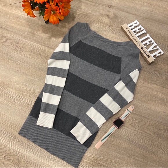 Sweater - Picture 2 of 3